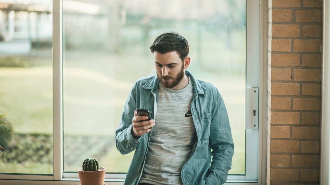 Waarom hebben wij massaal nekklachten door telefoongebruik?